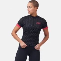 Maillots Vélo ODLO ESSENTIAL ODLO PRINT STAND-UP COLLAR S/S FZ W BLACK/PARADISE PINK 22 Rose / Noir 8 Maillots Vélo ODLO ESSENTIAL ODLO PRINT STAND-UP COLLAR S/S FZ W BLACK/PARADISE PINK 22 Rose / Noir -Equipement vélo Soldes 9 104548 411961 60270 03