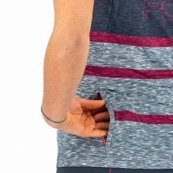 Maillots Vélo KARPOS VERVE W TEE OMBRE BLUE/CABARET 22 Gris / Violet / Bleu 8 Maillots Vélo KARPOS VERVE W TEE OMBRE BLUE/CABARET 22 Gris / Violet / Bleu -Equipement vélo Soldes 9 105030 verve w tee ombre blue cabaret 2500846 050 03