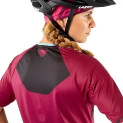 Maillots Vélo DYNAFIT RIDE SHIRT W BEET RED 22 Rose / Noir / Bleu 11 Maillots Vélo DYNAFIT RIDE SHIRT W BEET RED 22 Rose / Noir / Bleu -Equipement vélo Soldes 9 106323 ride shirt w beet red 08 0000071563 6211 05