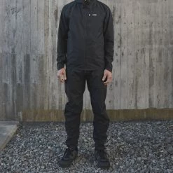 Pantalons Vélo POC MOTION RAIN PANTS URANIUM BLACK 22 Noir 10 Pantalons Vélo POC MOTION RAIN PANTS URANIUM BLACK 22 Noir -Equipement vélo Soldes 9 106757 motion rain pants uranium black 52325 1002 03