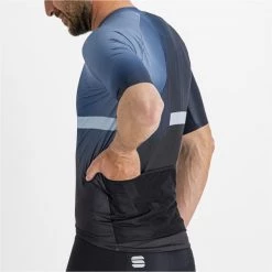 Maillots Vélo SPORTFUL BOMBER JERSEY BLACK GALAXY BLUE 22 Bleu -Equipement vélo Soldes 9 107133 bomber jersey maillot black galaxy blue 1122029 002 03