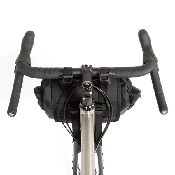 Sacoches Vélo RESTRAP BAR BAG BLACK/BLACK SMALL 22 Noir 6 Sacoches Vélo RESTRAP BAR BAG BLACK/BLACK SMALL 22 Noir – Image 4