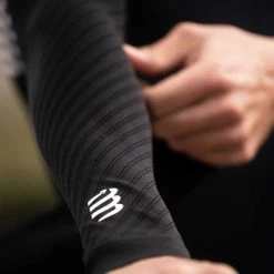 Manchettes Vélo COMPRESSPORT ARMFORCE ULTRALIGHT BLACK 22 Noir -Equipement vélo Soldes 9 73145 armforce ultralight black su00008b 990 03