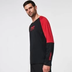 Maillots Vélo OAKLEY SWITCHBACK LS TRAIL TEE BLACKOUT 21 Rouge / Noir -Equipement vélo Soldes 9 86010 foa401893 02e 06