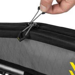 Sacoches Vélo APIDURA BACKCOUNTRY LONG TOP TUBE PACK 1.8L 22 Noir / Gris / Jaune -Equipement vélo Soldes 9 91350 tbx 06